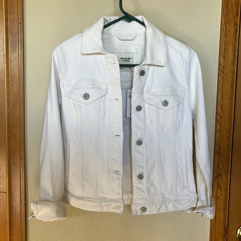 Abercrombie & Fitch white jean jacket NWT size S